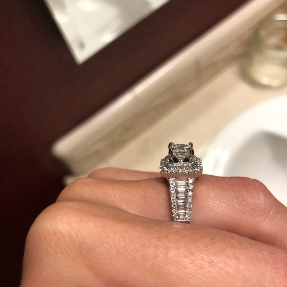 Jared Design, 2 Carat Diamond Engagement Ring - Picture 5 of 6